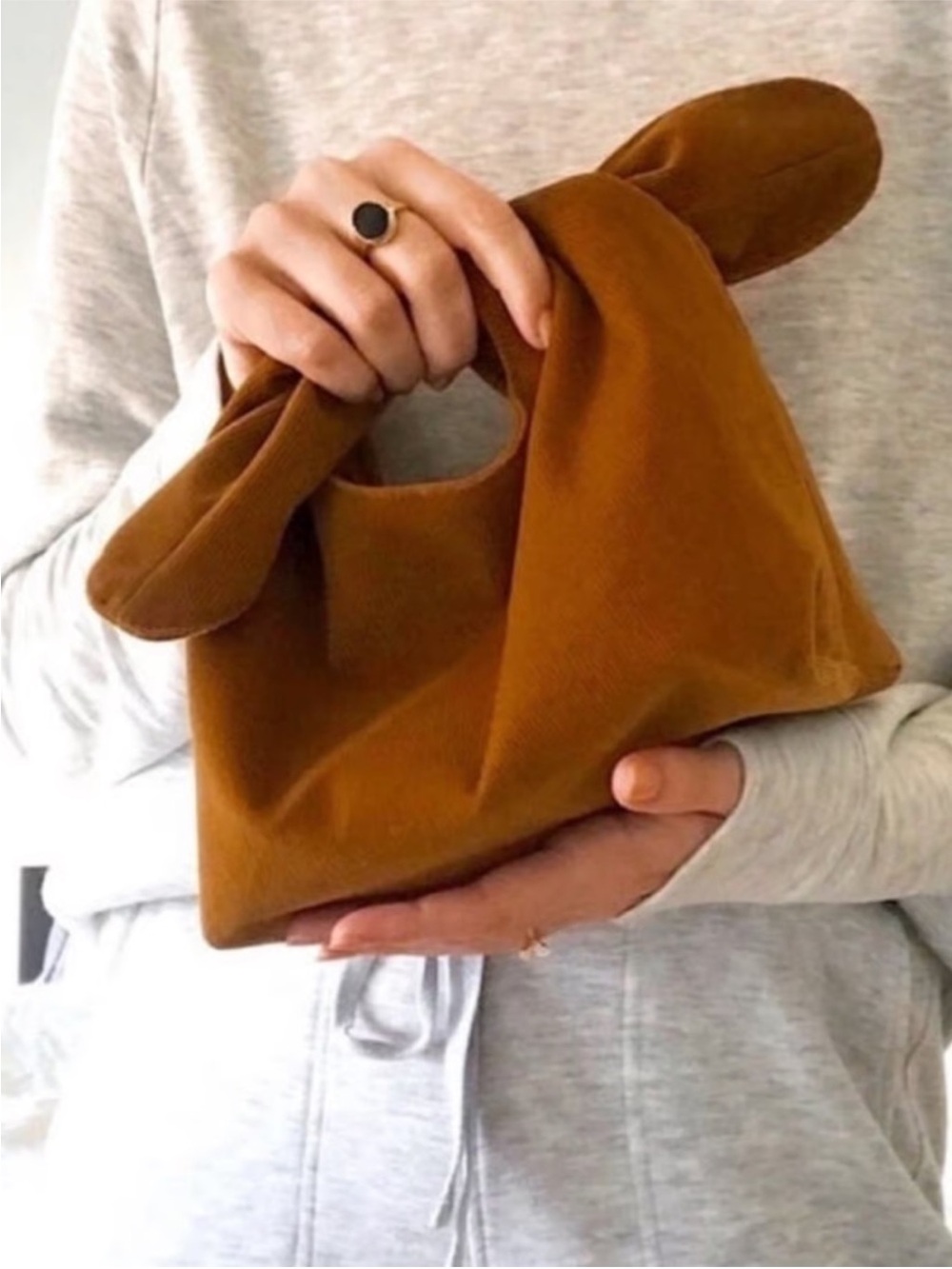 Merit Beauty The Signature Bag